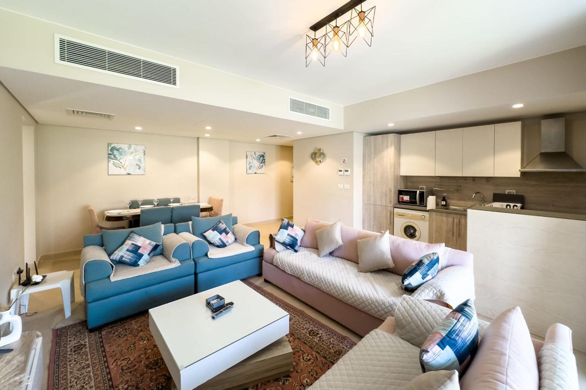 Staggering & Soothing 2 Bdr W Pool View Free Pool & Access Apartament *