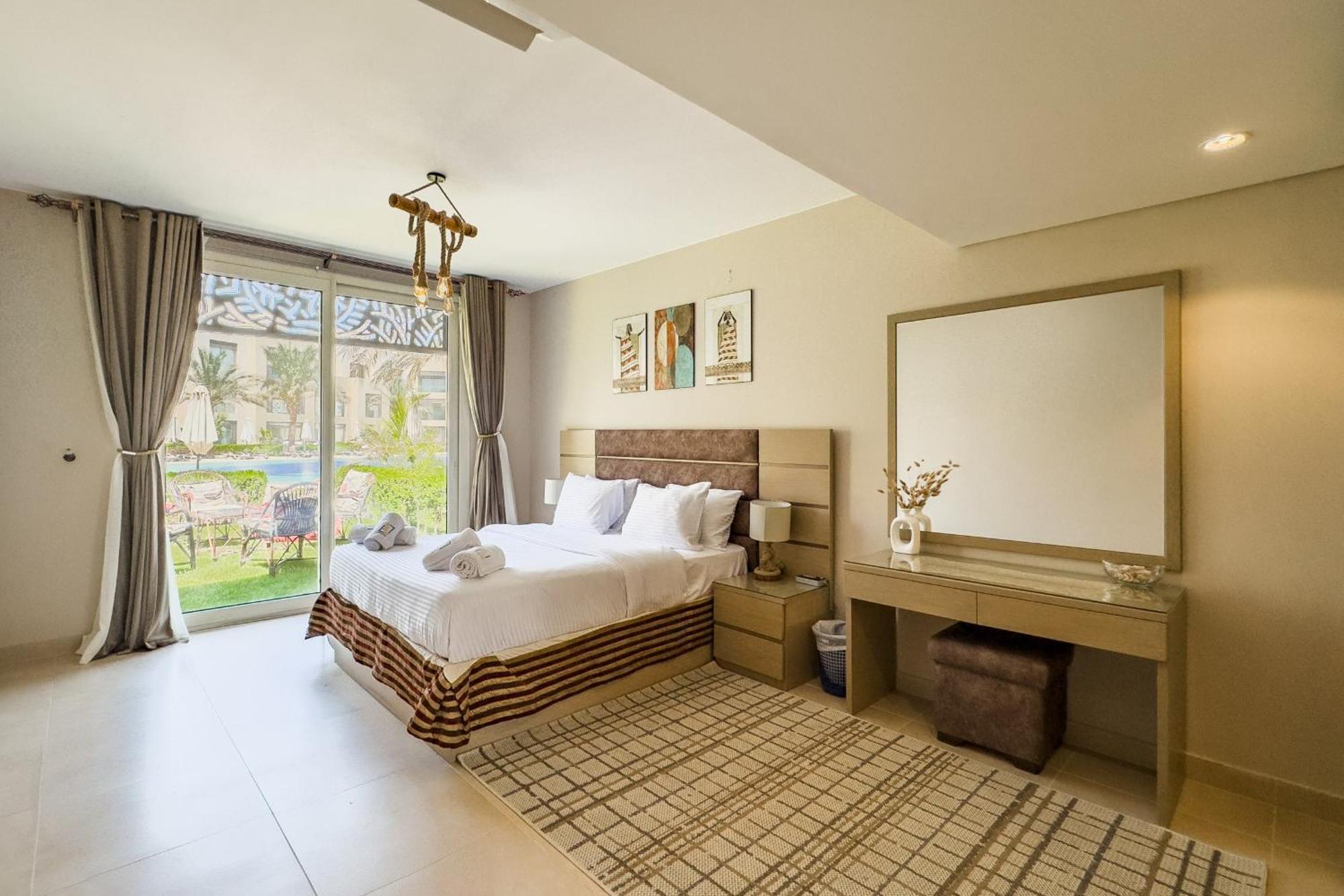 Staggering & Soothing 2 Bdr W Pool View Free Pool & Access Apartament Hurghada